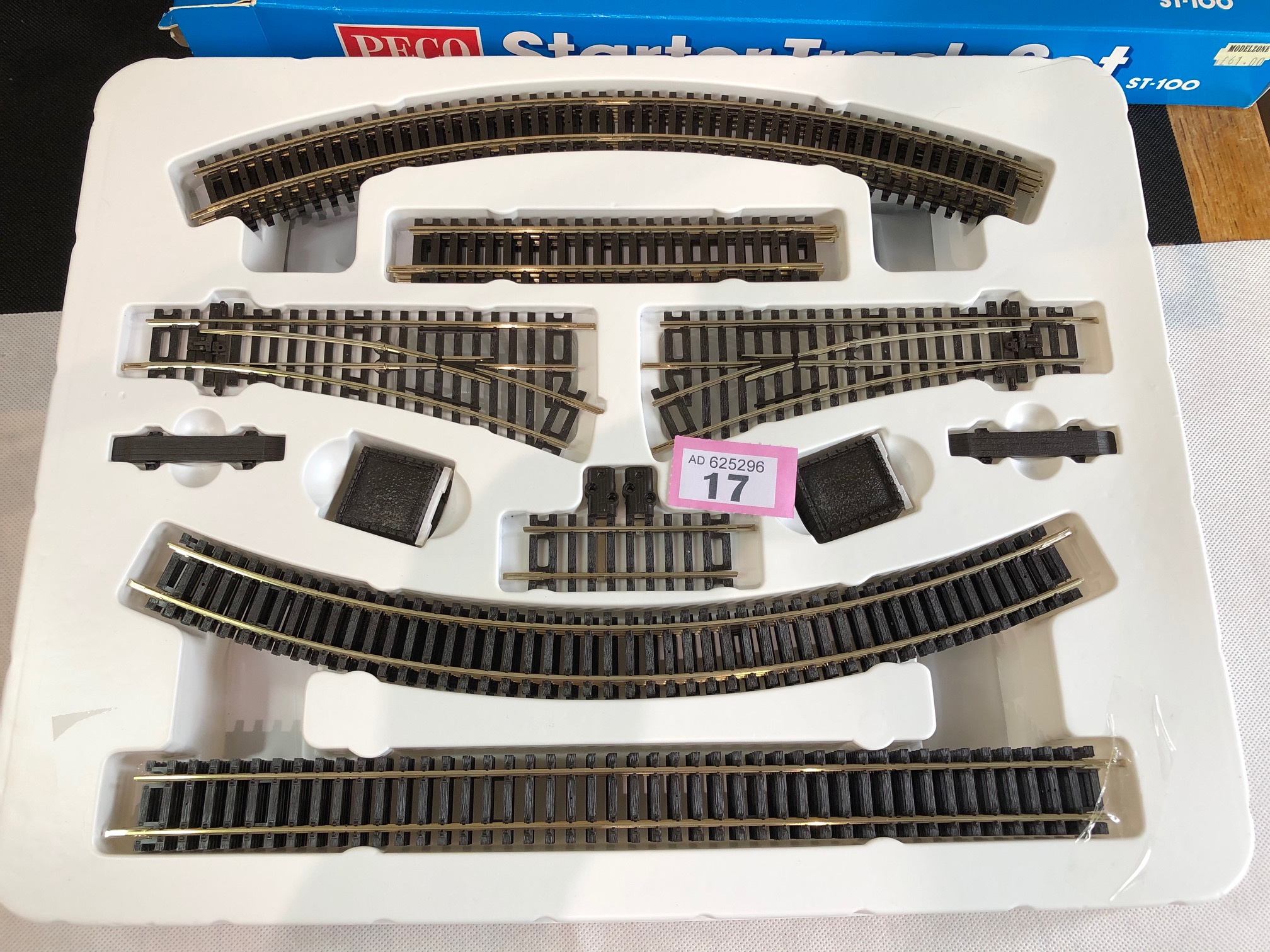Peco OO ST100 OO gauge starter track set P17 MB The Model Railway Club