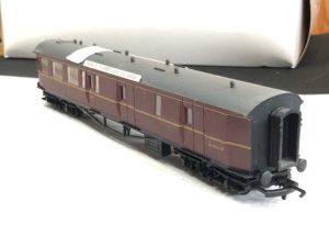 Hornby R4746A OO BR 58' Maunsell Rebuilt 8 Compartment Brake Third Coach #2640 for sale online 
