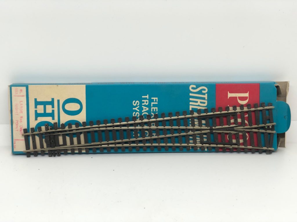 thumbnail image 2 of PECO SL-88 Large Radius Right Hand Turnout - OO Gauge Insulfrog Code 100 (UK Made) 2 of 6