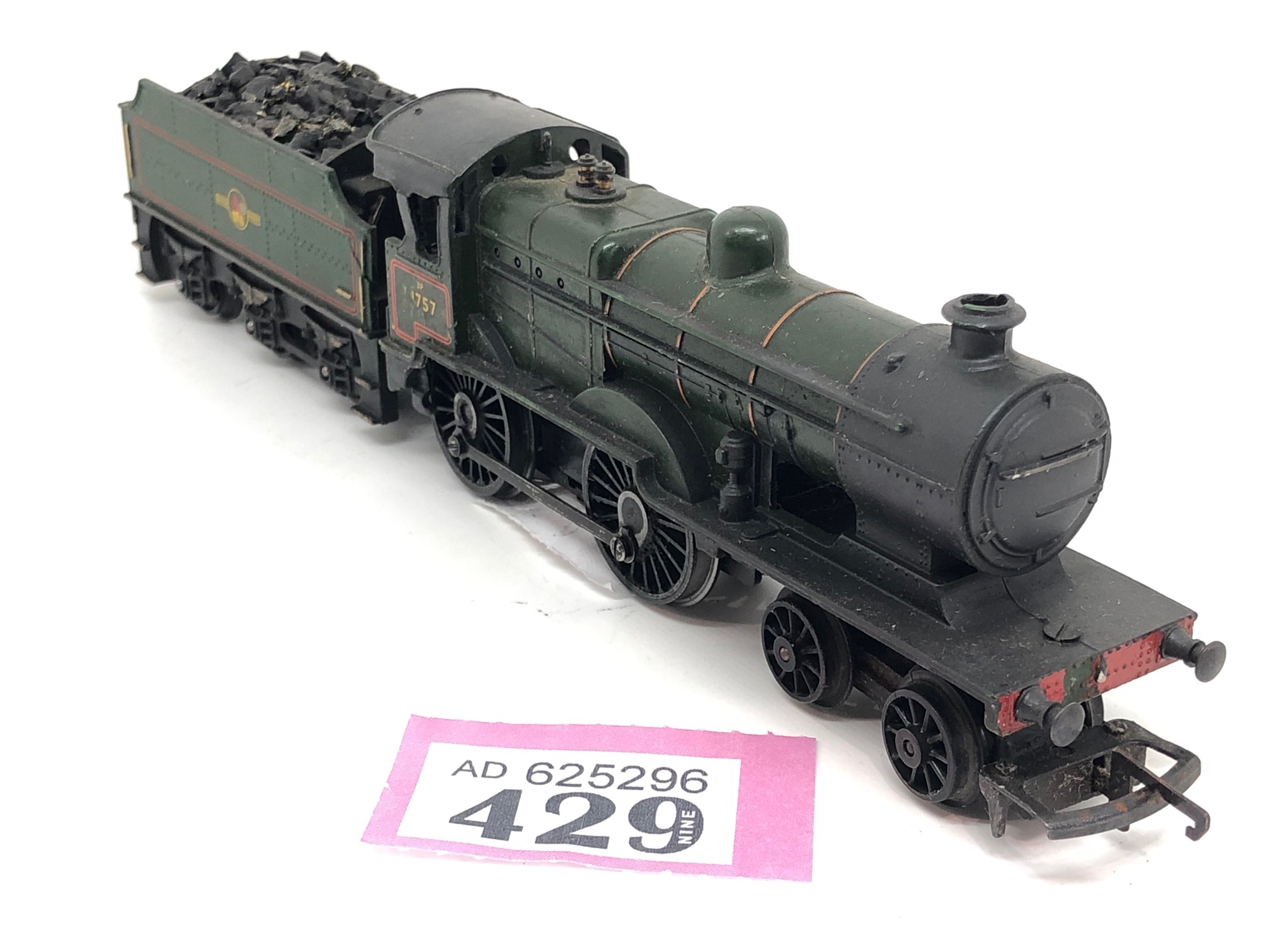 Triang OO R350 and R36 L1 4-4-0 loco and tender green P429 TRA