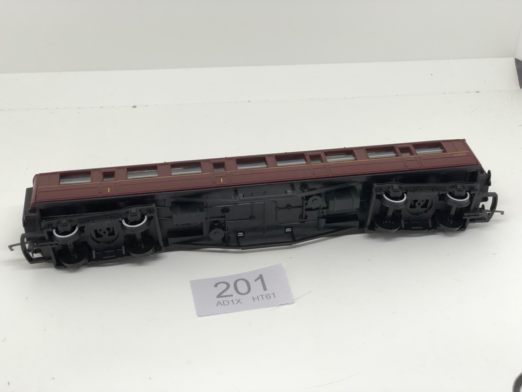 Hornby R483 LNER Gresley Comp E11002E maroon W201