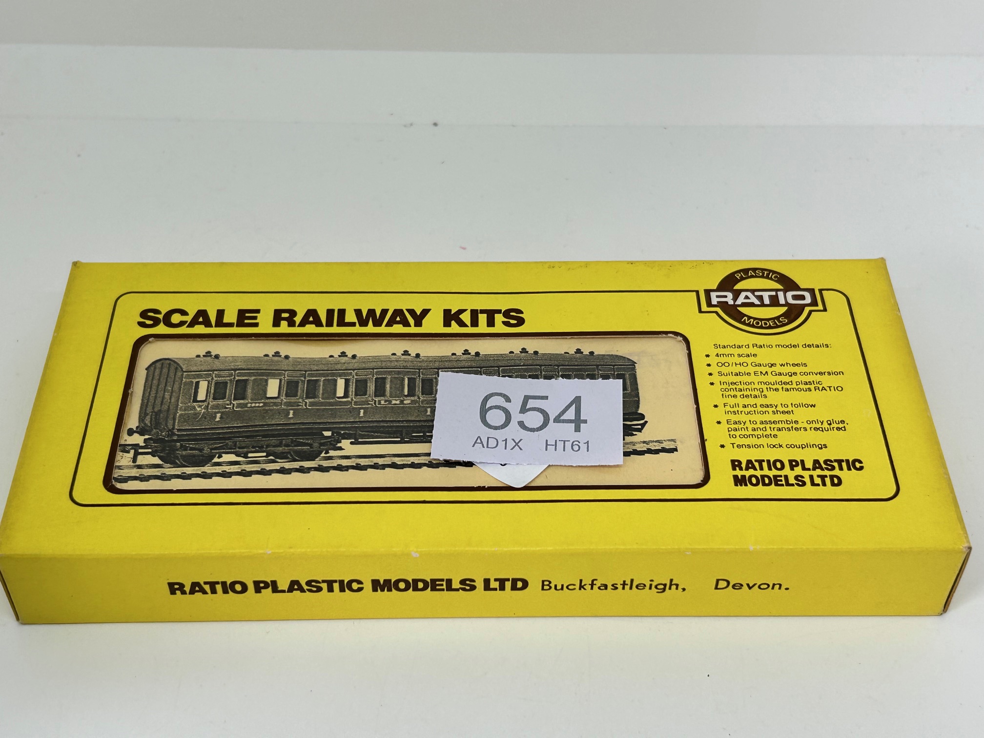 Ratio OO 711 LMS Ex MR Suburban 1st Class Coach Plastic Kit The Ratio oo 711 lms ex mr suburban 1st class coach plastic kit the