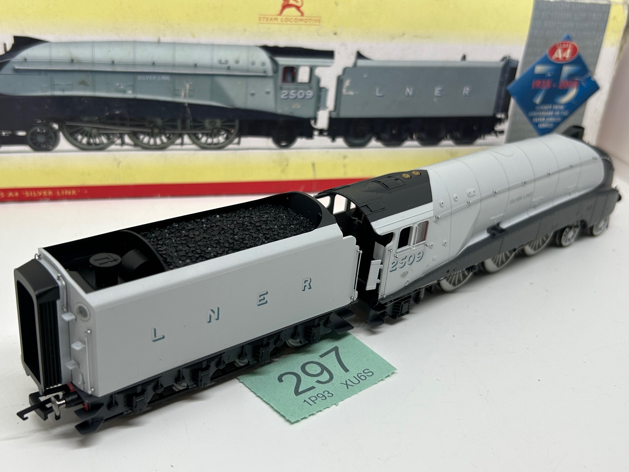 Hornby OO R2965 Class A4 4-6-2 2509 ‘Silver Link’ in LNER Silver ...