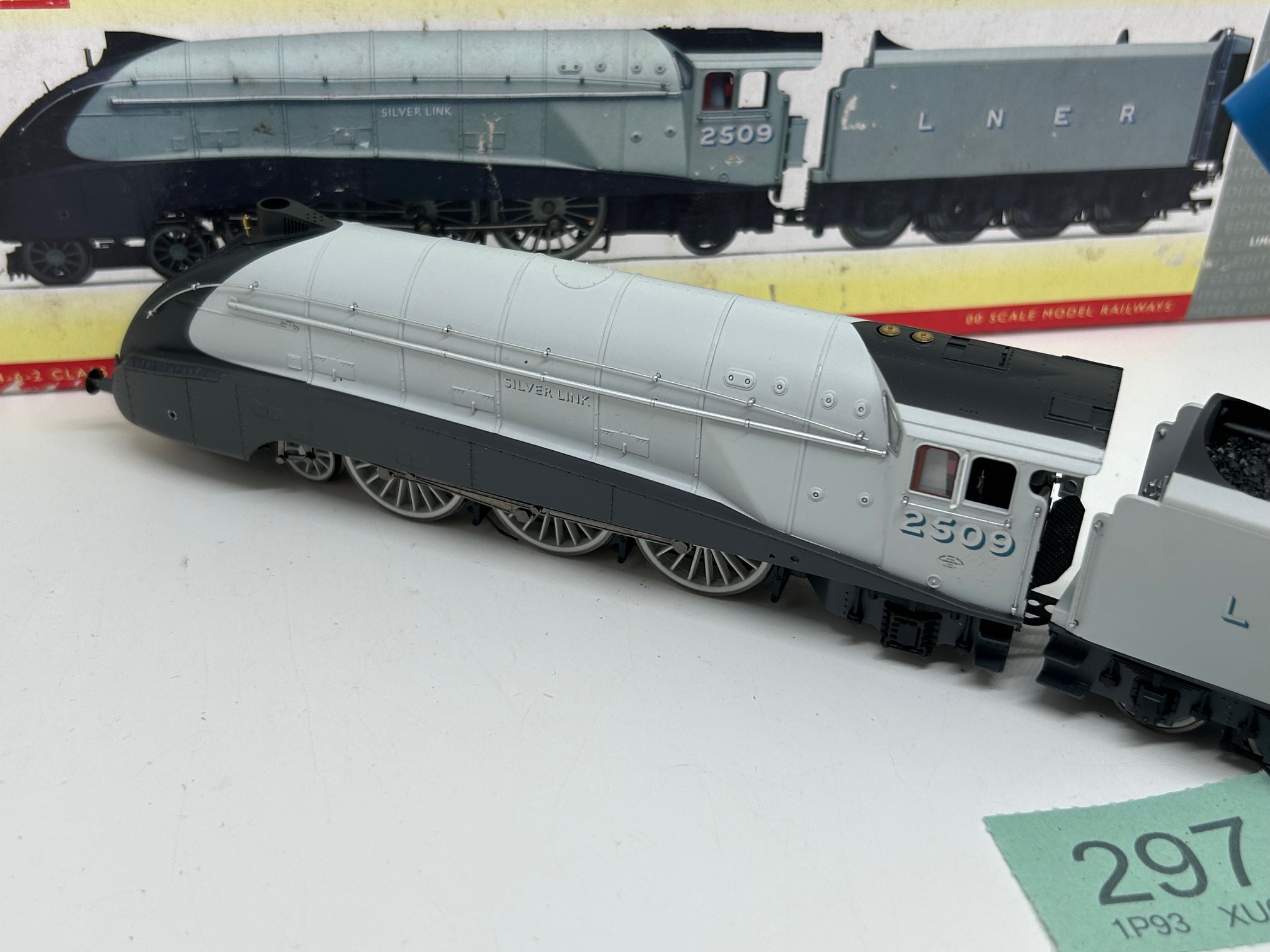 Hornby OO R2965 Class A4 4-6-2 2509 ‘Silver Link’ in LNER Silver ...